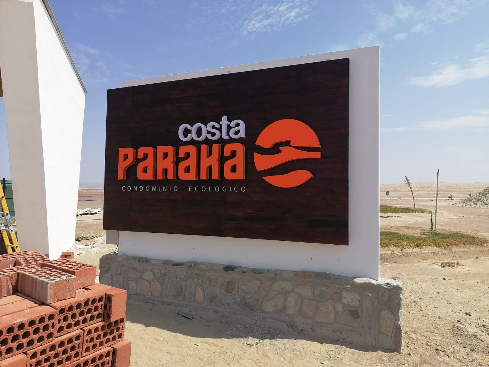 Letrero luminoso Costa Paraka instalado por BROTHER